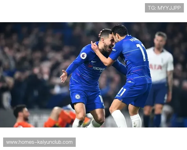 切尔西帕尔默禁区内轻巧卸球后快速劲射破门，成就惊艳时刻