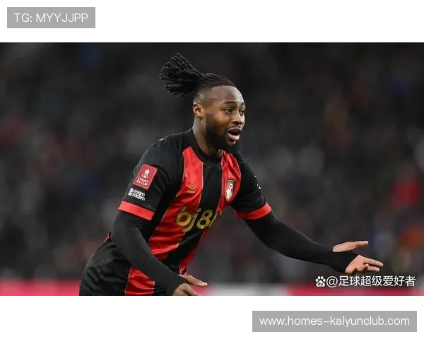 那不勒斯锋线在比赛中不断创造机会