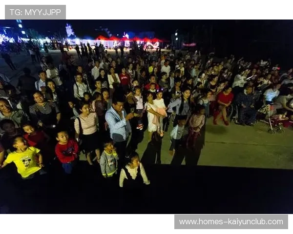 赛事主办方推出夜场亲子活动吸引家庭观众,夜场游戏互动 赛事主办方推出夜场亲子活动吸引家庭观众,夜场游戏互动